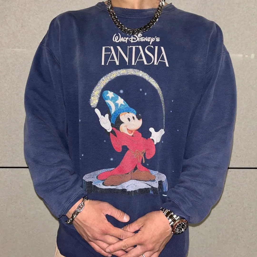 SAINT M×××××× Disney FANTASIA DNF_CREW N SWEAT/FANTSIA Mickey distressed sweatshirt, washed blue S-XL Assute dyed ready-made clothing, oxidation and fading, multiple washes to make the old wormhole damage treatment, simulated sun fading treatment, natural fading, customized Disney cooperation wash mark, correct main mark